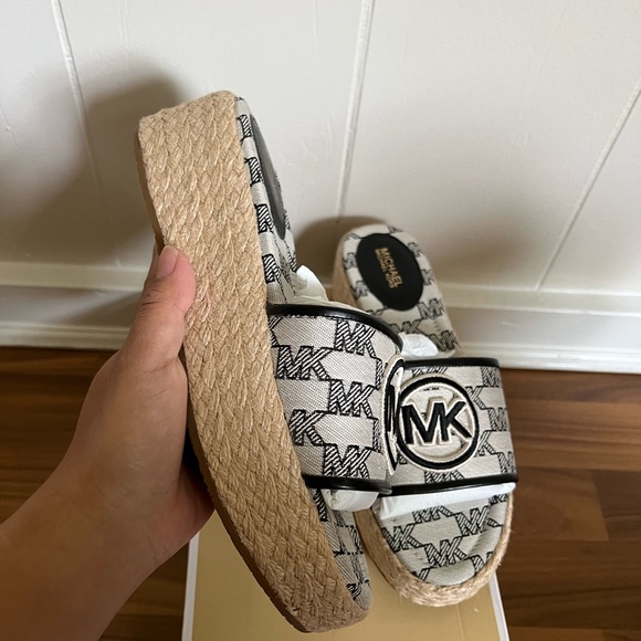 Michael Kors Wedge - Picture 3 of 4